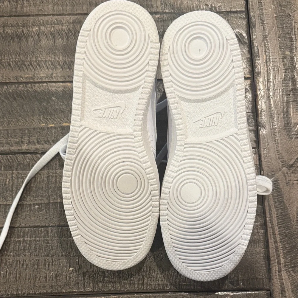 White Nike Sneakers - Picture 2 of 4